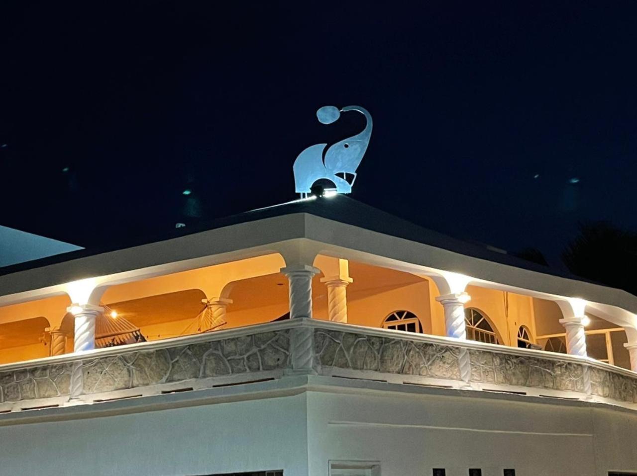 Casa Gajah Hotel Cuyo Dış mekan fotoğraf