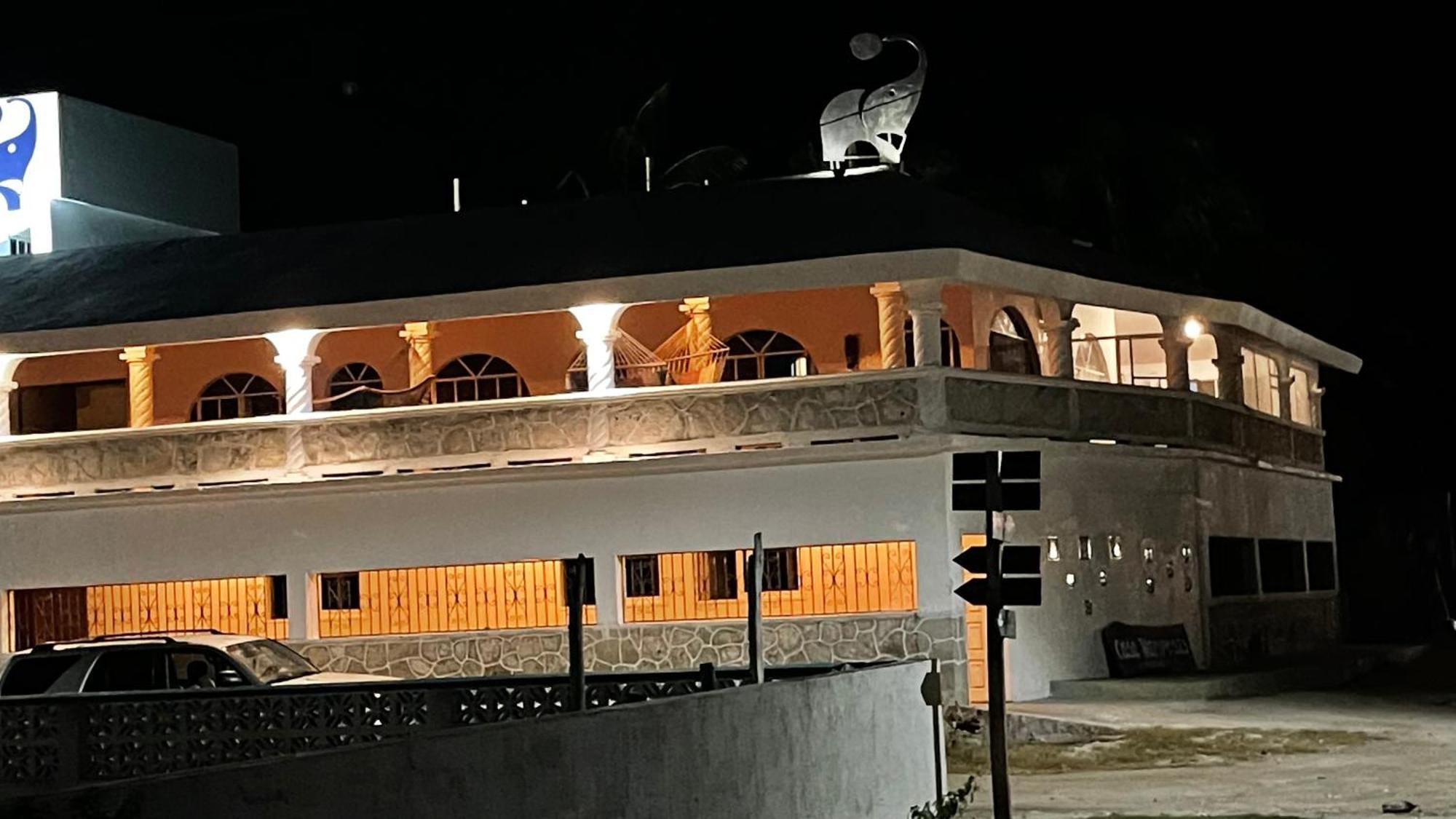Casa Gajah Hotel Cuyo Dış mekan fotoğraf
