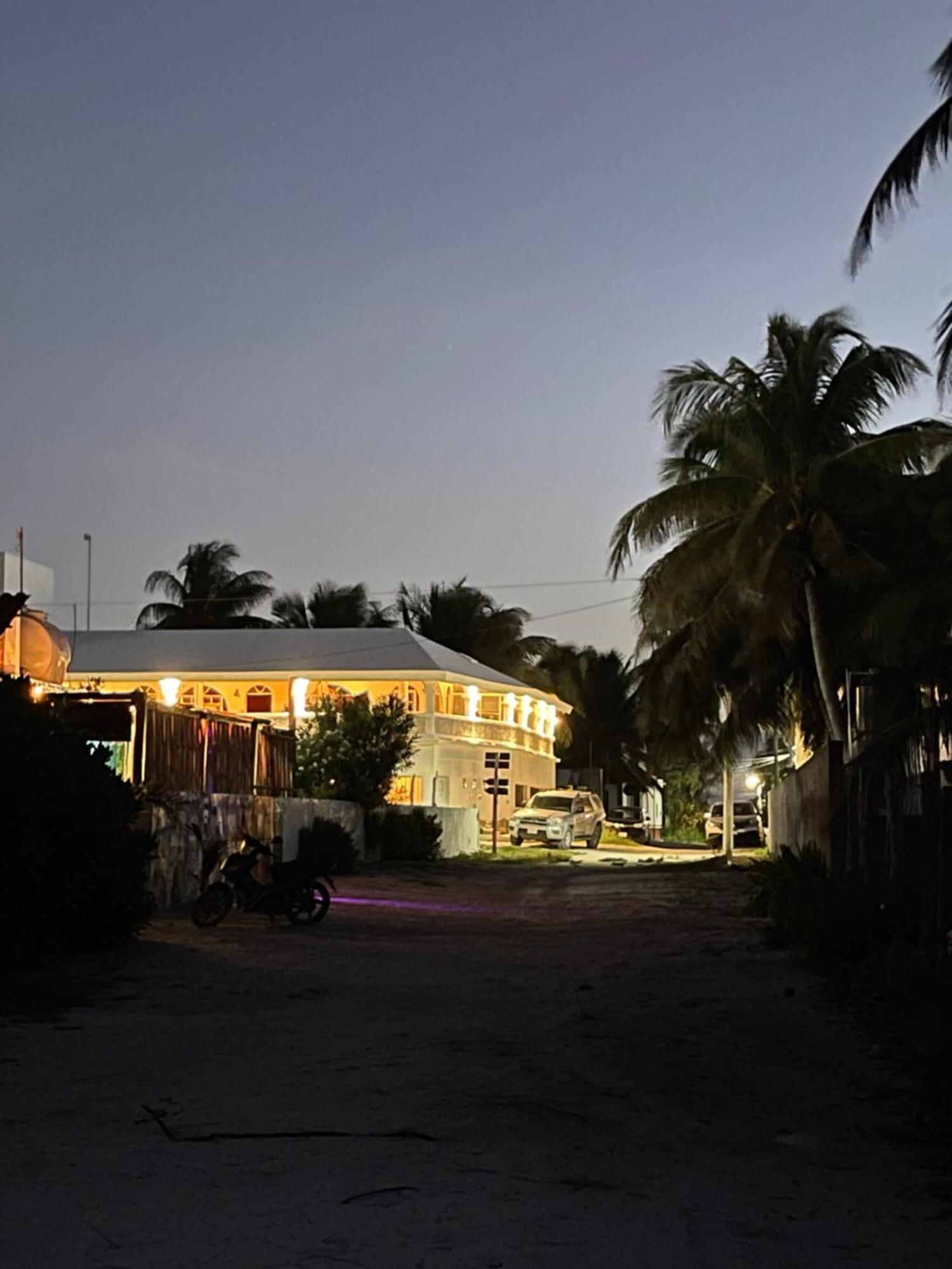 Casa Gajah Hotel Cuyo Dış mekan fotoğraf
